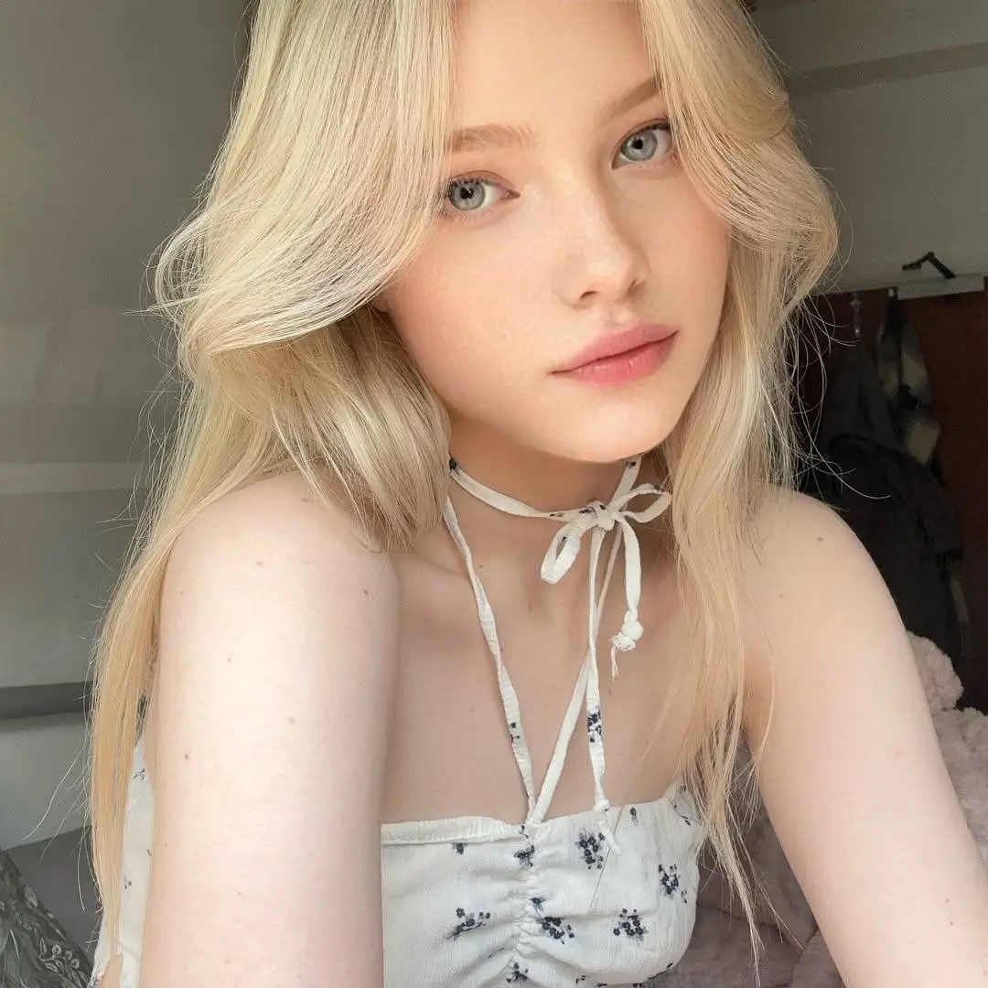 AI модель София - монетизация AI контента